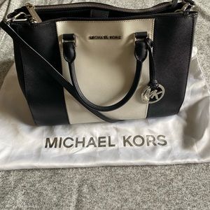 Black and white MK purse